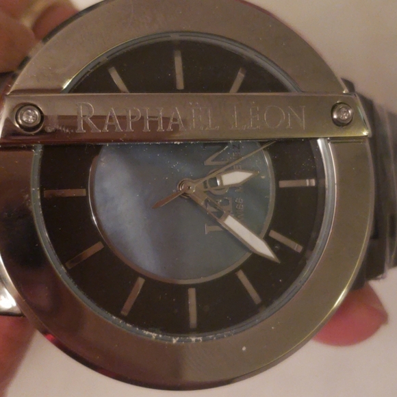 Watch raphael leon - Picture 2 of 3